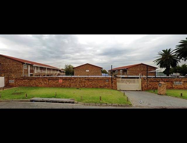 2 BEDROOM TOWNHOUSE FOR SALE IN NEW REDRUTH